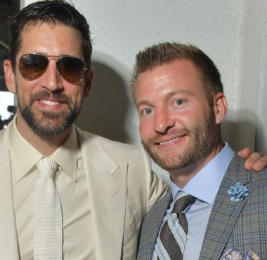 QB Aaron Rodgers, Pittsburgh Steelers; y HC Sean McVay, Los Angeles Rams